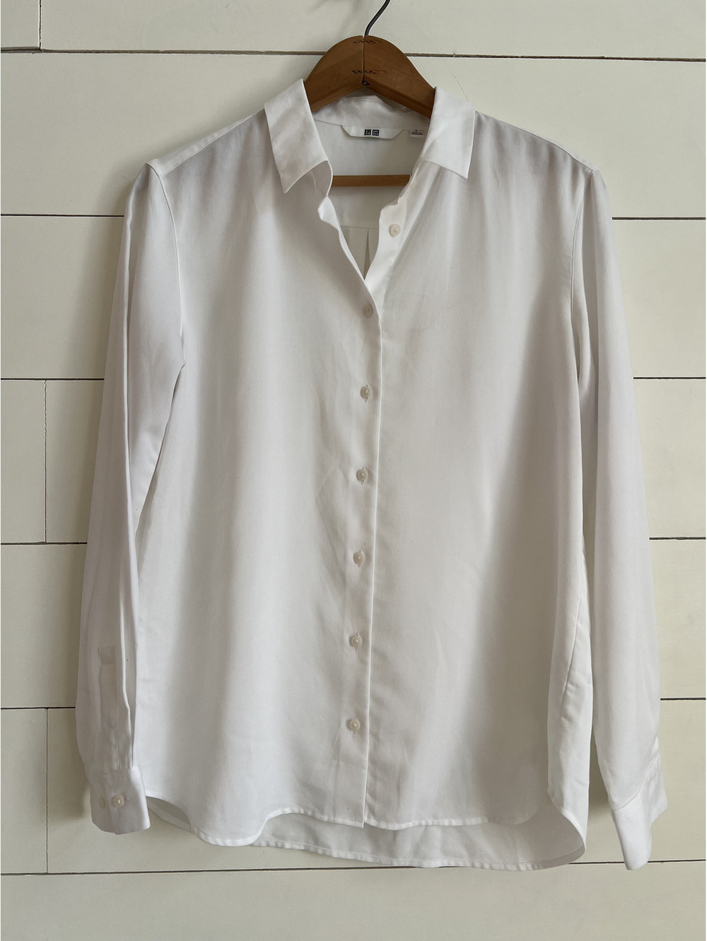 Uniqlo White Rayon Lightweight Button-Up Shirt Women's Size M Academia Minimal